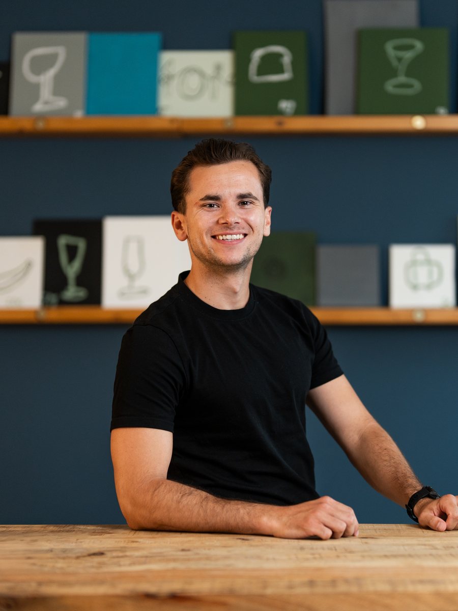 Tim, Sales